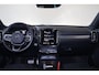 Volvo XC40 T2 R-Design - Adaptive Cruise Control met Pilot Assist - Verwarmbare voorstoelen en stuurwiel - Trekhaak semi elektrisch inklapbaar - Apple® CarPlay - Android Auto - Draadloos telefoon opladen - Keyless - Elektrisch bedienbare achterklep - All season banden - Parkeersensoren voor & achter - Parkeercamera achter - Half leder & alcantara bekleding - 18' LMV