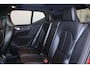 Volvo XC40 T4 Recharge R-Design - Panorama/schuifdak - IntelliSafe Assist - Harman/Kardon audio - Adaptieve LED koplampen - Parkeercamera achter - Verwarmde voorstoelen & stuur - Parkeersensoren voor & achter - Draadloze tel. lader - Extra getint glas - 19' LMV