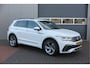 Volkswagen Tiguan 1.5 TSI 150pk DSG 2xR-Line Virtual Cockpit , Trekhaak, Camera , Navi , DAB+ , Carplay , Led verlichting etc.