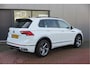 Volkswagen Tiguan 1.5 TSI 150pk DSG 2xR-Line Virtual Cockpit , Trekhaak, Camera , Navi , DAB+ , Carplay , Led verlichting etc.