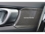 Volvo XC40 B3 Business Edition - Harman Kardon - Adaptive Cruise Control met Pilot Assist - BLIS dodehoekassistentie - Voorstoelen en stuurwiel verwarmbaar - Keyless - Elektr. bedienbare achterklep - Parkeersensoren voor & achter - Parkeer camera acter - 18' LMV - Getint glas v.a. de B-stijl - Google Maps geïntegreerd - Apple®CarPlay