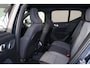 Volvo XC40 B3 Business Edition - Harman Kardon - Adaptive Cruise Control met Pilot Assist - BLIS dodehoekassistentie - Voorstoelen en stuurwiel verwarmbaar - Keyless - Elektr. bedienbare achterklep - Parkeersensoren voor & achter - Parkeer camera acter - 18' LMV - Getint glas v.a. de B-stijl - Google Maps geïntegreerd - Apple®CarPlay