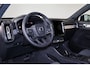 Volvo XC40 B3 Business Edition - Harman Kardon - Adaptive Cruise Control met Pilot Assist - BLIS dodehoekassistentie - Voorstoelen en stuurwiel verwarmbaar - Keyless - Elektr. bedienbare achterklep - Parkeersensoren voor & achter - Parkeer camera acter - 18' LMV - Getint glas v.a. de B-stijl - Google Maps geïntegreerd - Apple®CarPlay