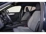 Volvo XC40 B3 Business Edition - Harman Kardon - Adaptive Cruise Control met Pilot Assist - BLIS dodehoekassistentie - Voorstoelen en stuurwiel verwarmbaar - Keyless - Elektr. bedienbare achterklep - Parkeersensoren voor & achter - Parkeer camera acter - 18' LMV - Getint glas v.a. de B-stijl - Google Maps geïntegreerd - Apple®CarPlay