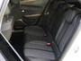 Peugeot e-2008 SUV Allure Avantage 54 kWh | Camera voor en achter | Apple Carplay/Android Auto | Navigaties | Dodehoek detectie | SOH 97,6%