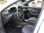Peugeot e-2008 SUV Allure Avantage 54 kWh | Camera voor en achter | Apple Carplay/Android Auto | Navigaties | Dodehoek detectie | SOH 97,6%