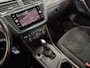 Volkswagen Tiguan 1.5 TSI ACT Comfortline Business Airco ECC | Panorama | Trekhaak | Stoel Verwarming | Apple Carplay | Navigatie | NAP