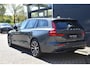Volvo V60 T6 Plug-in hybrid AWD Plus Dark | Verwarmbare voorstoelen + stuurwiel | Premium Sound by Harman Kardon | 360 graden Camera | Trekhaak | Google Navigatie | Elektrisch verstelbare voorstoelen + Memory | All Season banden | Verwarmbare voorruit |