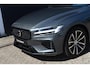 Volvo V60 T6 Plug-in hybrid AWD Plus Dark | Verwarmbare voorstoelen + stuurwiel | Premium Sound by Harman Kardon | 360 graden Camera | Trekhaak | Google Navigatie | Elektrisch verstelbare voorstoelen + Memory | All Season banden | Verwarmbare voorruit |