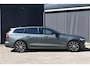 Volvo V60 T6 Plug-in hybrid AWD Plus Dark | Verwarmbare voorstoelen + stuurwiel | Premium Sound by Harman Kardon | 360 graden Camera | Trekhaak | Google Navigatie | Elektrisch verstelbare voorstoelen + Memory | All Season banden | Verwarmbare voorruit |
