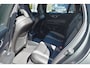 Volvo V60 T6 Plug-in hybrid AWD Plus Dark | Verwarmbare voorstoelen + stuurwiel | Premium Sound by Harman Kardon | 360 graden Camera | Trekhaak | Google Navigatie | Elektrisch verstelbare voorstoelen + Memory | All Season banden | Verwarmbare voorruit |