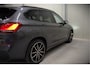 BMW X1 xDrive25e High Executive Edition M Sport | Stoelverwarming | Trekhaak | Parkeersensoren | Navigatie | Ambiance Verlichting | Keyless | Cruise Control | LED | Climate Control | DAB | BTW | SOH 92%