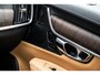 Volvo V90 2.0 T6 Plug-in Hybrid AWD Ultimate Bright | SOH 97% | 360 Graden Camera | Stoelventilatie | Stoelverwarming | Nappaleder | Panoramadak | Cruise Control Adaptief | BLIS | Navigatie | Apple Carplay | Android Auto | Elektrische Achterklep | Elektrisch Verstelbare Voorstoelen