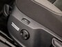 Volkswagen Golf Variant 1.5 TSI Highline Automaat (APPLE CARPLAY, VIRTUAL DASHBOARD, GROOT NAVI, KEYLESS, CAMERA, ALCANTARA, SPORTSTOELEN, STOELVERWARMING, GETINT GLAS, ADAPTIVE CRUISE, NIEUWSTAAT)