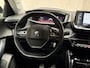 Peugeot 2008 1.2 PureTech Allure Sport (VIRTUAL COCKPIT, APPLE CARPLAY, GROOT NAVI, 360 CAMERA, KEYLESS, LEDER, SPORTSTOELEN, GETINT GLAS, TREKHAAK, NIEUWSTAAT)