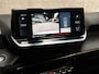 Peugeot 2008 1.2 PureTech Allure Sport (VIRTUAL COCKPIT, APPLE CARPLAY, GROOT NAVI, 360 CAMERA, KEYLESS, LEDER, SPORTSTOELEN, GETINT GLAS, TREKHAAK, NIEUWSTAAT)