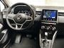 Renault Clio 1.6 E-Tech Hybrid 140 Sport 140Pk Automaat (VIRTUAL COCKPIT, APPLE CARPLAY, GROOT NAVI, LM VELGEN, GETINT GLAS, SPORTSTOELEN, PARKEERSENSOREN, CRUISE, NIEUWE APK, NIEUWSTAAT)