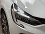 Renault Clio 1.6 E-Tech Hybrid 140 Sport 140Pk Automaat (VIRTUAL COCKPIT, APPLE CARPLAY, GROOT NAVI, LM VELGEN, GETINT GLAS, SPORTSTOELEN, PARKEERSENSOREN, CRUISE, NIEUWE APK, NIEUWSTAAT)