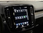 Volvo XC40 1.5 T4 Recharge R-Design 211Pk Automaat (APPLE CARPLAY, LEDER/ALCANTARA, CAMERA, GETINT GLAS, SPORTSTOELEN, ELEK ACHTERKLEP, ZWART HEMEL, KEYLESS, NIEUWSTAAT)