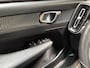 Volvo XC40 1.5 T4 Recharge R-Design 211Pk Automaat (APPLE CARPLAY, LEDER/ALCANTARA, CAMERA, GETINT GLAS, SPORTSTOELEN, ELEK ACHTERKLEP, ZWART HEMEL, KEYLESS, NIEUWSTAAT)