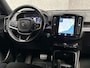 Volvo XC40 1.5 T4 Recharge R-Design 211Pk Automaat (APPLE CARPLAY, LEDER/ALCANTARA, CAMERA, GETINT GLAS, SPORTSTOELEN, ELEK ACHTERKLEP, ZWART HEMEL, KEYLESS, NIEUWSTAAT)