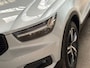 Volvo XC40 1.5 T4 Recharge R-Design 211Pk Automaat (APPLE CARPLAY, LEDER/ALCANTARA, CAMERA, GETINT GLAS, SPORTSTOELEN, ELEK ACHTERKLEP, ZWART HEMEL, KEYLESS, NIEUWSTAAT)