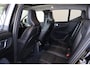 Volvo XC40 T5 Recharge R-Design - Panorama/schuifdak - IntelliSafe Assist - 360º Camera - Harman/Kardon audio - Verwarmde voorstoelen & stuur - Parkeersensoren voor & achter - Elektr. bedienb. voorstoelen met geheugen links - Draadloze tel. lader - Extra getint glas - 19' LMV