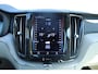 Volvo XC60 T8 Twin Engine AWD Inscription | Panoramadak | BLIS | Head up display | Elektrische voorstoelen met stoelverwarming | Adaptieve cruise control | Luchtvering| Trekhaak| Apple carplay/Android auto | Parkeercamera | Alarmklasse 3