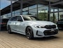 BMW 3-Serie Touring 330e | DIRECT BESCHIKBAAR | NW MODEL | M-SPORT | HARMAN KARDON | 19 INCH JET BLACK | BROOKLYN GRAU | SHADOWLINE | PANORAMA/SCHUIF-KANTELDAK | COMFORT ACCES | DRIVING ASSISTANT | ADAPTIEVE CRUISE CONTROL |