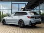 BMW 3-Serie Touring 330e | DIRECT BESCHIKBAAR | NW MODEL | M-SPORT | HARMAN KARDON | 19 INCH JET BLACK | BROOKLYN GRAU | SHADOWLINE | PANORAMA/SCHUIF-KANTELDAK | COMFORT ACCES | DRIVING ASSISTANT | ADAPTIEVE CRUISE CONTROL |
