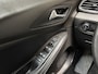 Opel Grandland X 1.2 Turbo Innovation Automaat (APPLE CARPLAY, GROOT NAVI, LEDER, STUUR/STOELVERWARMING, SPORTSTOELEN, GETINT GLAS, PARKEERSENSOREN, NIEUWSTAAT)