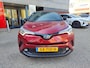Toyota C-HR / C-HR+ 1.8 Hybrid BI-TONE NL-AUTO 1E-EIG STOEL/STUURVERW BLIND SPOT JBL-AUDIO KEYLESS NAVI CLIMA AD-CRUISE 18'' LM-VELGEN LED BLUETOOTH