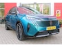 Peugeot e-5008 LAUNCH EDITION GT 325PK Dual Motor 73 kWh | PANORAMA SCHUIF / KANTELDAK | LEDEREN BEKLEDING NAPPA | ELEKTRISCH VERSTELBARE VOOR STOELEN, MET GEHEUGENFUNCTIE OP BESTUURDERSSTOEL | STOEL VERWARMING | STOEL MASAGE | ACHTERBANK VERWARMING | STUUR VERWARMING | WARMTE POMP | ALARM SYSTEEM | DRAADLOOS APPLE CARPLAY / ANDROID AUTO | DRAADLOZE TELEFOONLADER | VISIOPARK 360° HD CAMERA'S | DRIVE ASSIST 2.0 SEMI-AUTONOOMRIJDEN | SFEER VERLICHTING | DRAADLOZE TELEFOONLADER | ADAPTIVE CRUISE CONTROL | DODEHOEK DETECTIE | 7-PERSOONS |