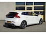 Volvo V40 1.5 T3 153PK Automaat! R-Design Polar+ Sport BJ2019 Lmv 17" | Led V+A | Pdc | Keyless entry | Panoramadak | Trekhaak | Achteruitrijcamera | Navi | Climate control | Cruise control | Verwarmde voorstoelen | Zwarte hemel | Harman/Kardon Audio