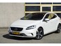 Volvo V40 1.5 T3 153PK Automaat! R-Design Polar+ Sport BJ2019 Lmv 17" | Led V+A | Pdc | Keyless entry | Panoramadak | Trekhaak | Achteruitrijcamera | Navi | Climate control | Cruise control | Verwarmde voorstoelen | Zwarte hemel | Harman/Kardon Audio