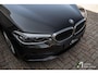 BMW 5-Serie 520i High Executive Sportline, comfort stoelen, schuifdak, head-up, camera, adaptieve cruise