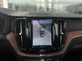 Volvo XC60 2.0 T8 Plug-in hybrid AWD Ultimate Dark 455pk luchtvering / Massage Stoelen / Trekhaak