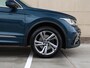 Volkswagen Tiguan 1.4 TSI eHybrid R-Line 245 pk DSG | LED Matrix | Stoelverwarming | Keyless | Elektr. Achterklep | Navigatie | Side Assist | Camera | App-Connect