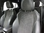 Peugeot e-2008 EV GT First Edition 54 kWh | Automaat | GT pack | Elektrisch bedienbare stoelen | Massage stoel | Camera | Parkeersensoren | Stoelverwarming | LED | Lichtmetalen velgen | Climate control |
