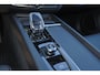 Volvo XC60 T6 Recharge AWD Plus Black Edition - Panorama/schuifdak - IntelliSafe Assist & Surround - 360º Camera - Harman/Kardon audio - Adaptieve LED koplampen - Verwarmde voorstoelen, stuur & achterbank - Parkeersensoren voor & achter - Elektr. bedienb. voorstoelen met geheugen links - Head up display - Draadloze tel. lader - Extra getint glas - 21' LMV
