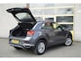 Volkswagen T-Roc 1.5 TSI 150PK! Automaat Style Business BJ2020 Lmv 16" | Led | Pdc | Trekhaak afneembaar | Elek. achterklep | Achteruitrijcamera | App-Connect | Navi | Climate control | Cruise control | Getint glas