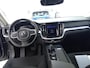 Volvo V60 2.0 B3 Business Pro | Adaptieve Cruise Control | Panoramadak | Trekhaak | Parkeercamera | Apple CarPlay & Android Auto | Dodehoek Detectie |