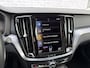 Volvo V60 2.0 B3 Business Pro | Adaptieve Cruise Control | Panoramadak | Trekhaak | Parkeercamera | Apple CarPlay & Android Auto | Dodehoek Detectie |