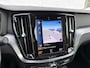 Volvo V60 2.0 B3 Business Pro | Adaptieve Cruise Control | Panoramadak | Trekhaak | Parkeercamera | Apple CarPlay & Android Auto | Dodehoek Detectie |