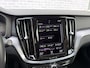 Volvo V60 2.0 B3 Business Pro | Adaptieve Cruise Control | Panoramadak | Trekhaak | Parkeercamera | Apple CarPlay & Android Auto | Dodehoek Detectie |