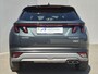 Hyundai Tucson 1.6 T-GDI PHEV Premium / Facelift Model / Head Up Display  / Trekgewicht 1210 kg / Elektrische achterklep / Stuur- & Stoelverwarming / Achteruitrijcamera / Adaptief cruise control / EAER bereik 68 km bereik stad 87 km / Draadloze telefoon lader / Keyless Entry/Start /