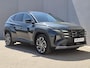 Hyundai Tucson 1.6 T-GDI PHEV Premium / Facelift Model / Head Up Display  / Trekgewicht 1210 kg / Elektrische achterklep / Stuur- & Stoelverwarming / Achteruitrijcamera / Adaptief cruise control / EAER bereik 68 km bereik stad 87 km / Draadloze telefoon lader / Keyless Entry/Start /