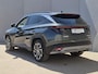 Hyundai Tucson 1.6 T-GDI PHEV Premium / Facelift Model / Head Up Display  / Trekgewicht 1210 kg / Elektrische achterklep / Stuur- & Stoelverwarming / Achteruitrijcamera / Adaptief cruise control / EAER bereik 68 km bereik stad 87 km / Draadloze telefoon lader / Keyless Entry/Start /