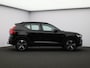 Volvo XC40 2.0 B4 Plus Dark / Trekhaak / Elektr. bed. stoelen / Harman Kardon / Stoel+stuur+achterbankverwarming