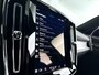 Volvo XC40 B4 Plus Dark | Parkeercamera | Stoel- en Stuurverwarming | Harman Kardon | Trekhaak